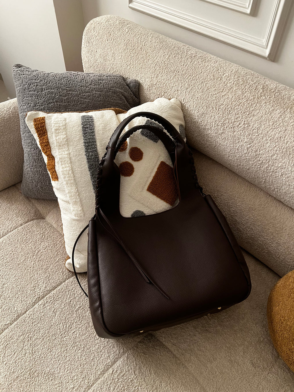 Multitasker brown Isise’